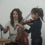 con la Maestra emilia a lezione di violino metodo Suzuki